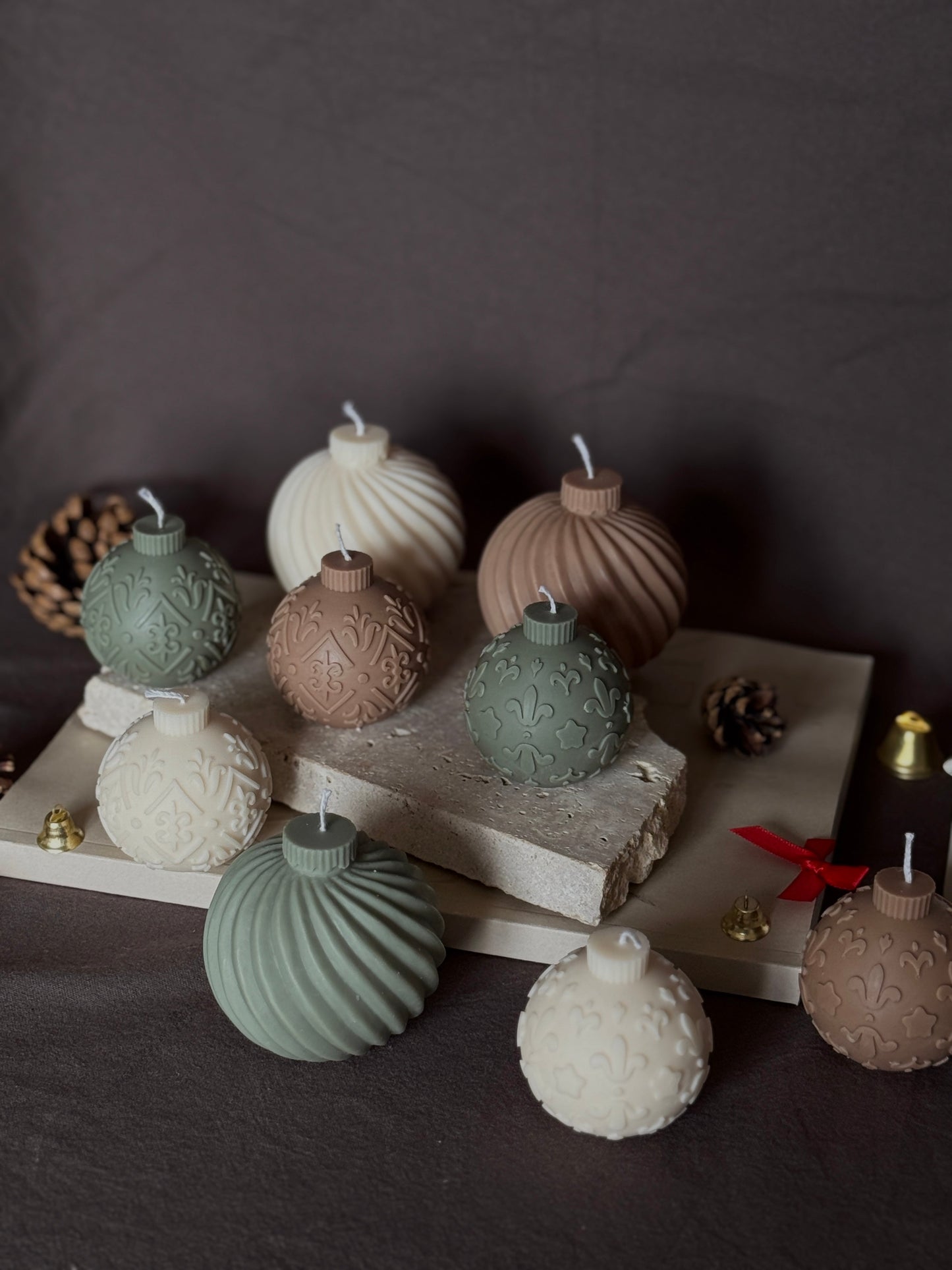 Bougie Boule de Noël - La grande striée Aurabloom