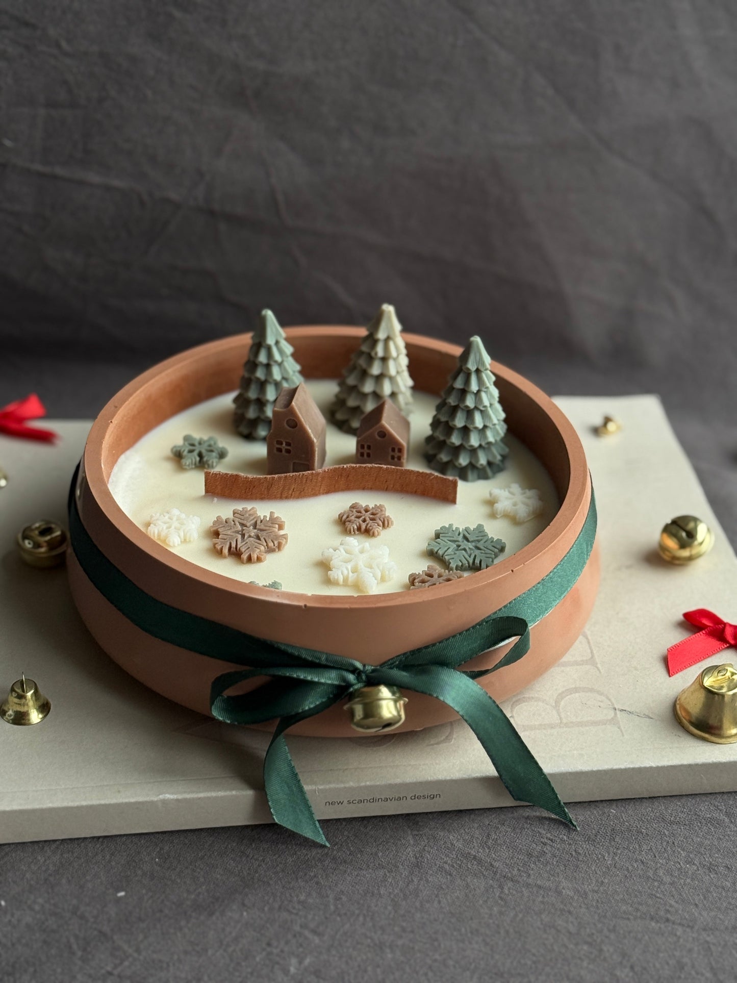 Grande Bougie centre de table parfumée - Le Village de Noël Aurabloom