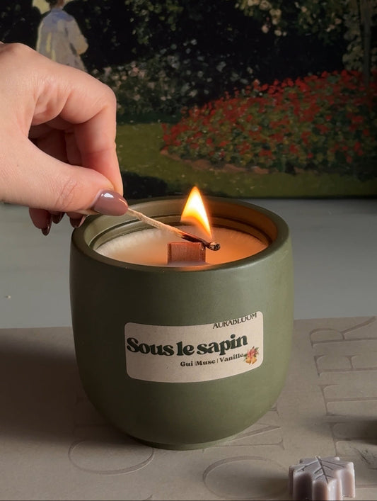 Bougie Cire de Soja parfumée - Sous le Sapin - Parfum de Grasse et pot fait main Aurabloom