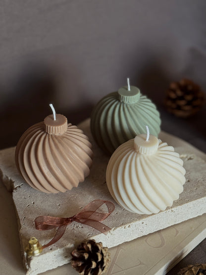 Bougie Boule de Noël - La grande striée Aurabloom