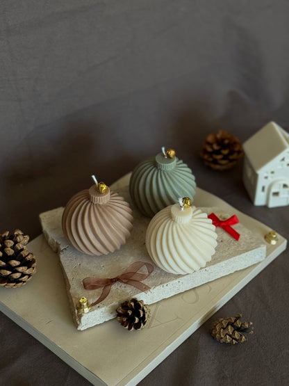 Bougie Boule de Noël - La grande striée Aurabloom