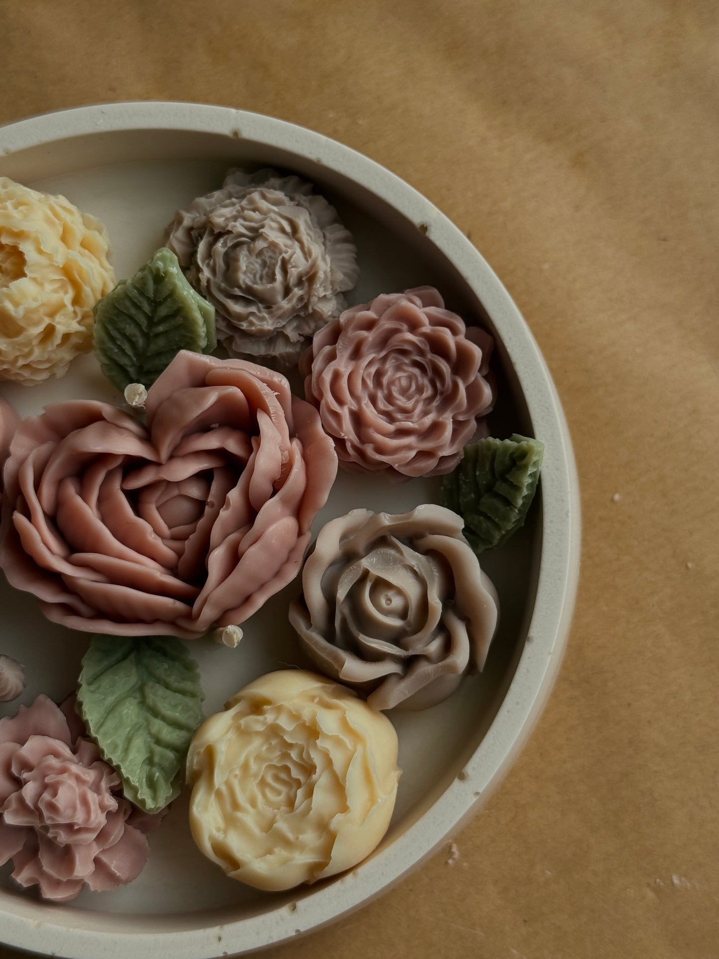 Bougie végétale faite main -  Le pot fleuri Aurabloom